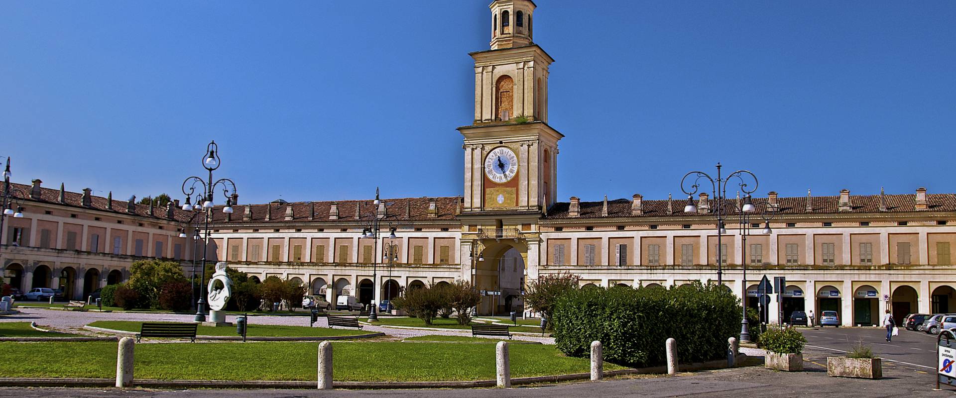 Piazza Bentivoglio - La piazza centrale di Gualtieri risalente al 1600 foto di Caba2011